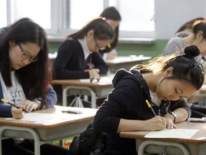 S. Korea Falls Silent for High-Pressure Exam